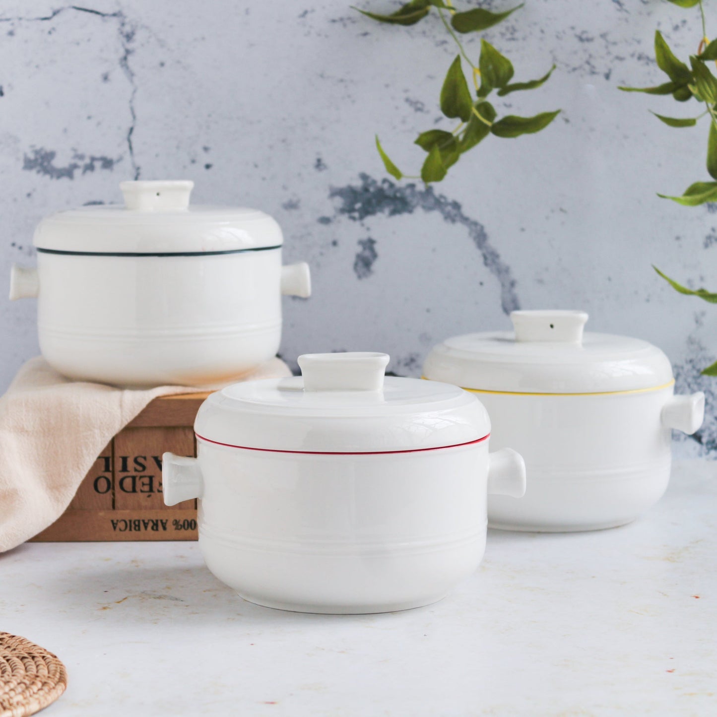 Serving Pot With Lid