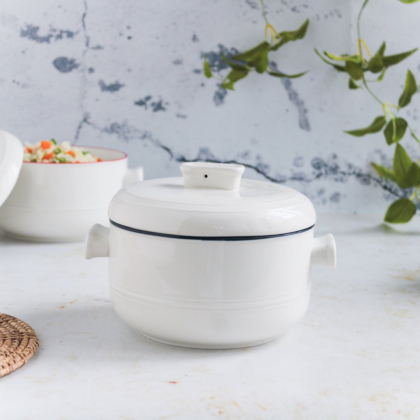 Serving Pot With Lid