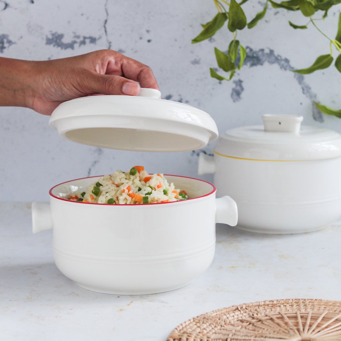 Serving Pot With Lid