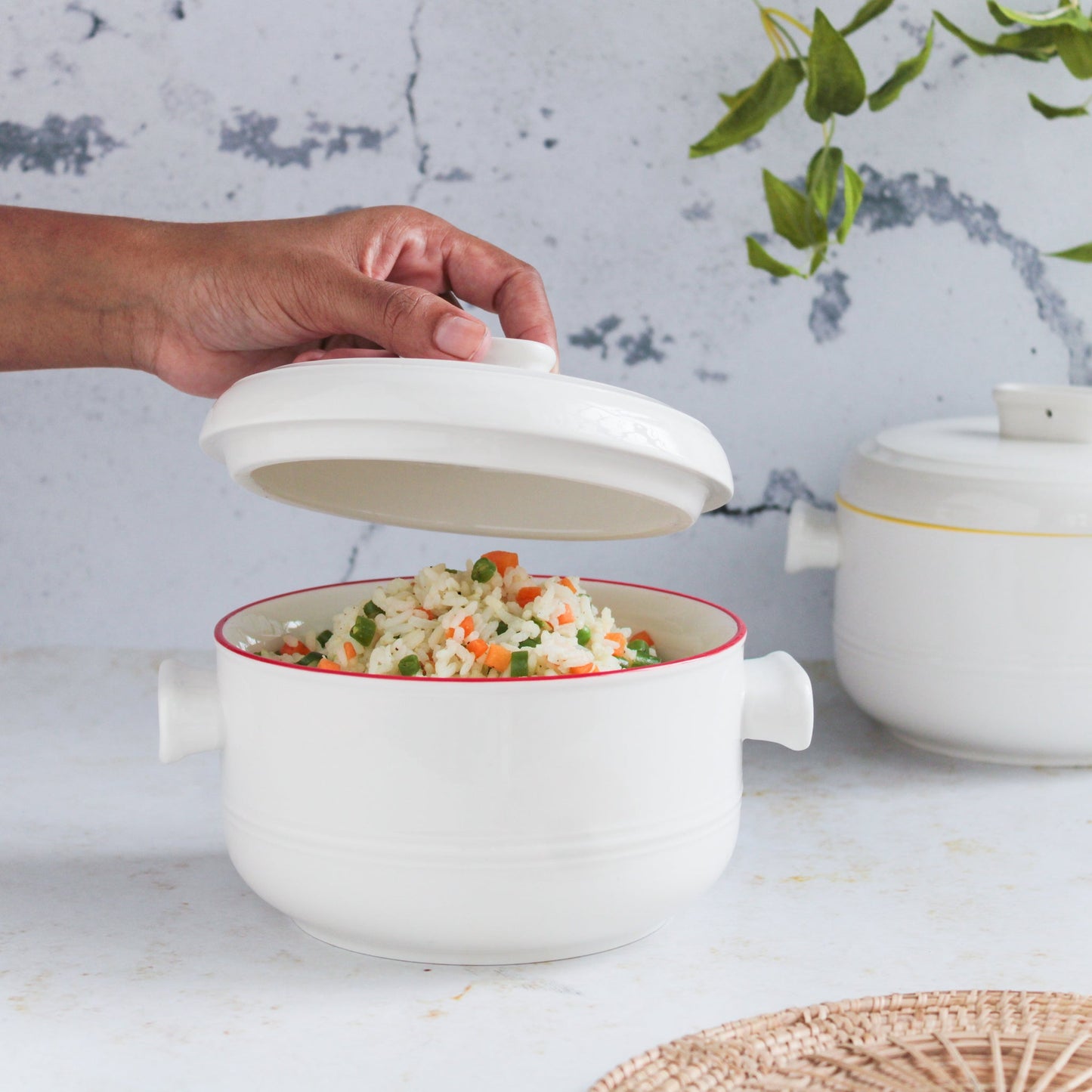 Serving Pot With Lid