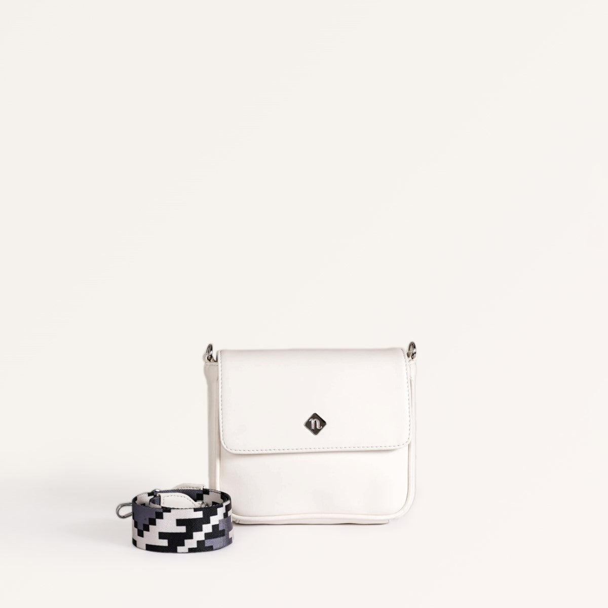 Brio Classic Confidence Shoulder Bag White