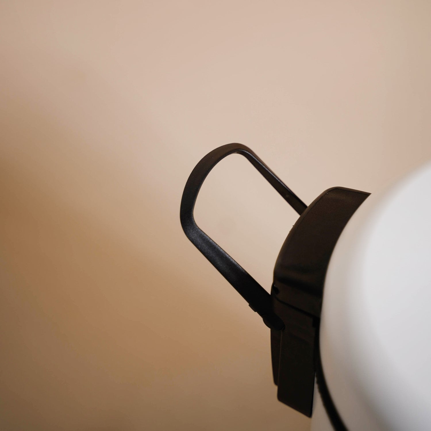 Clean Curve Metal Dustbin With Removable Bucket White 5000ml