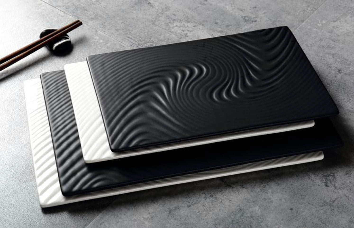 Black Serving Plate Texture Large