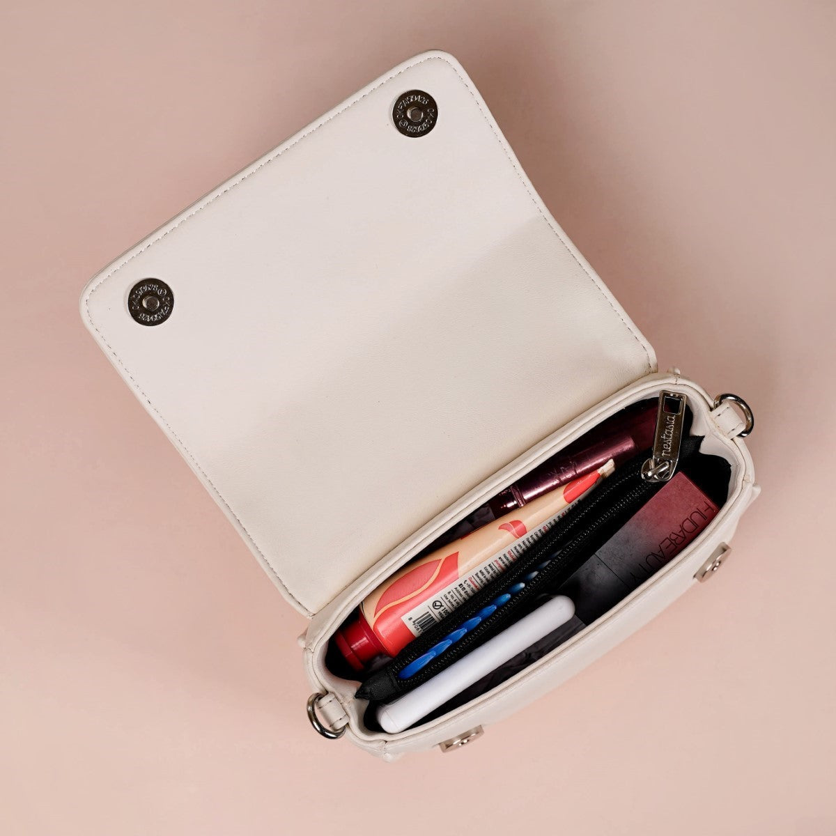 Brio Classic Confidence Shoulder Bag White