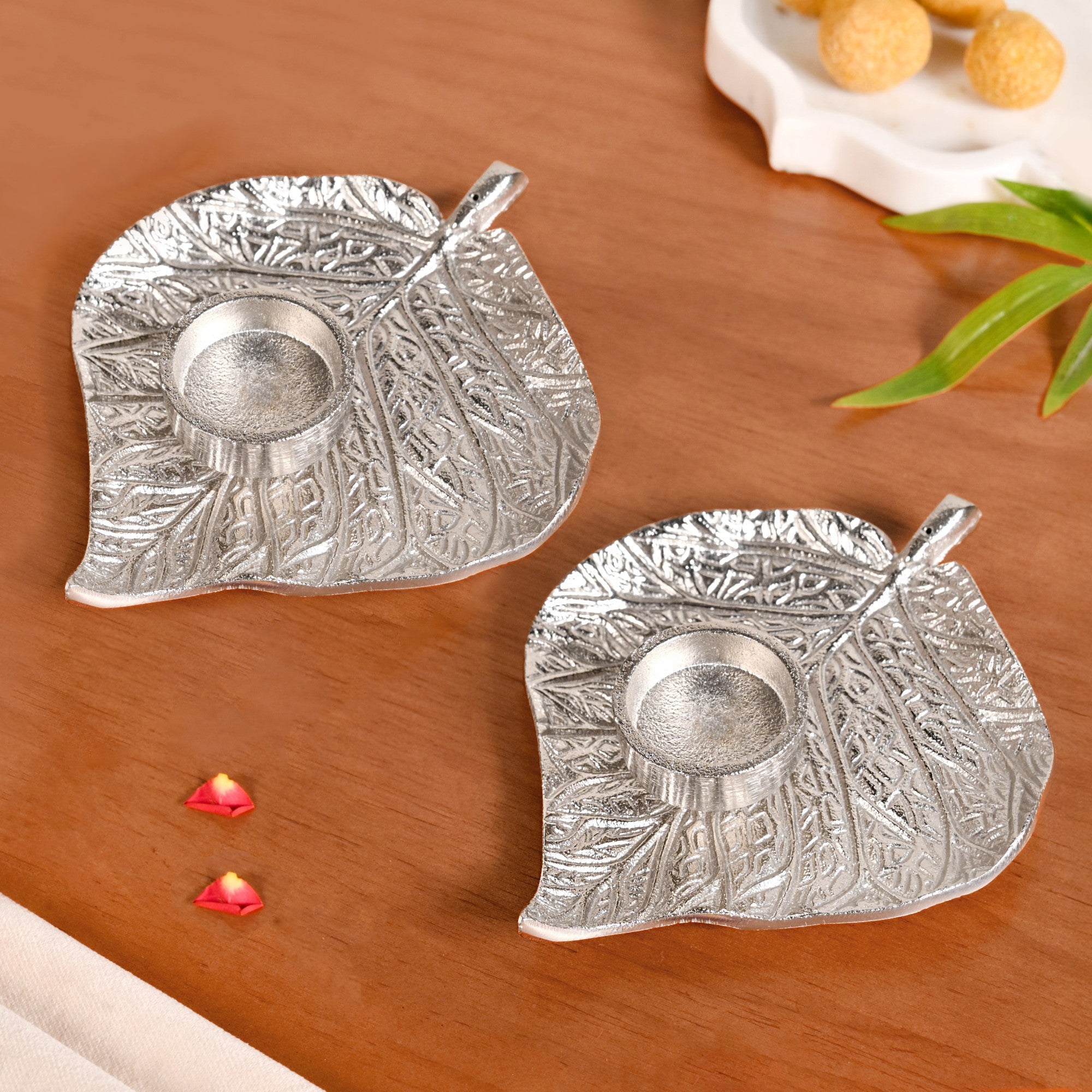 Aesthetic Leaf Tealight And Agarbatti Holder Set Of 2 In Festive Gift Box