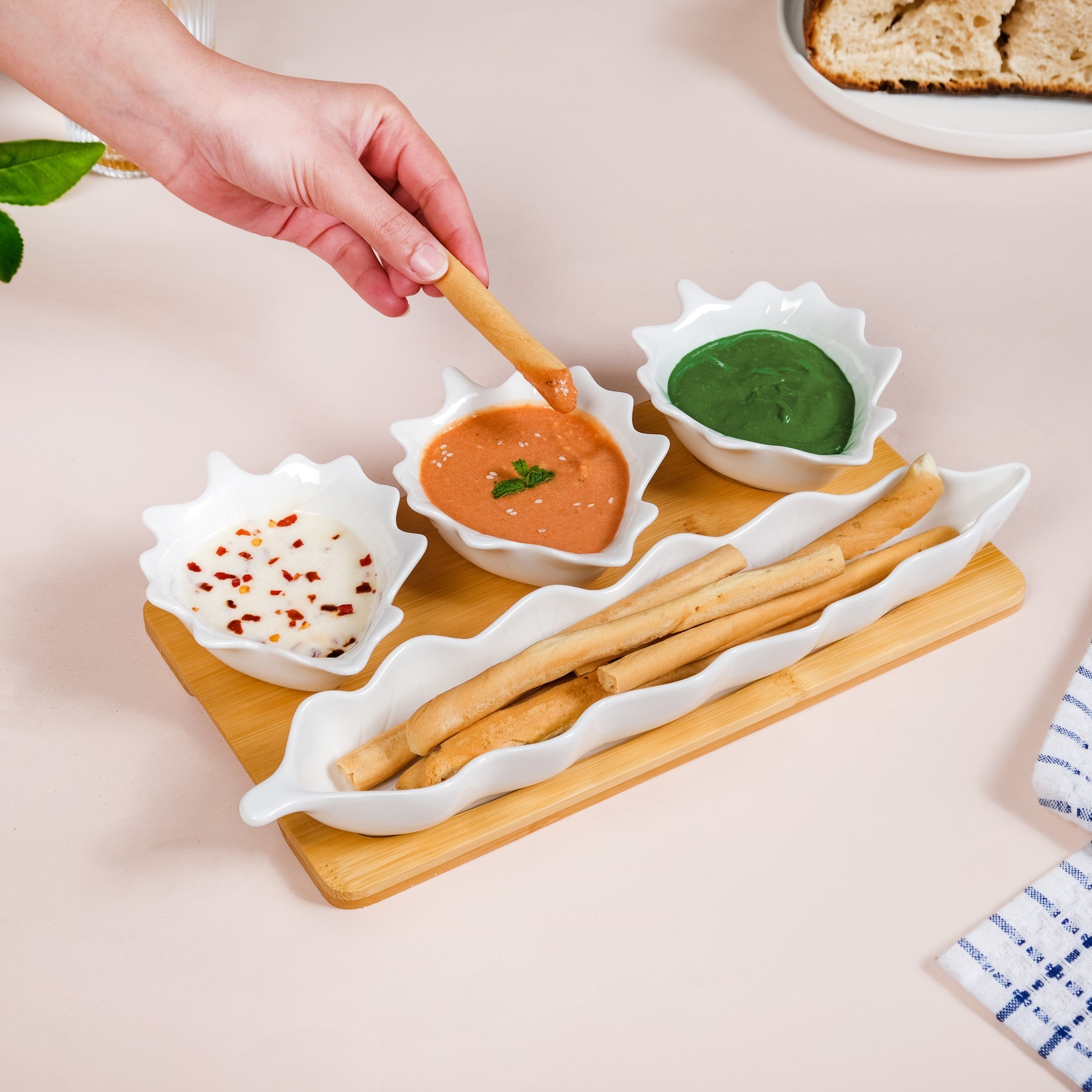 Leaf Ceramic Bowls And Long Plate Set of 4 With Tray