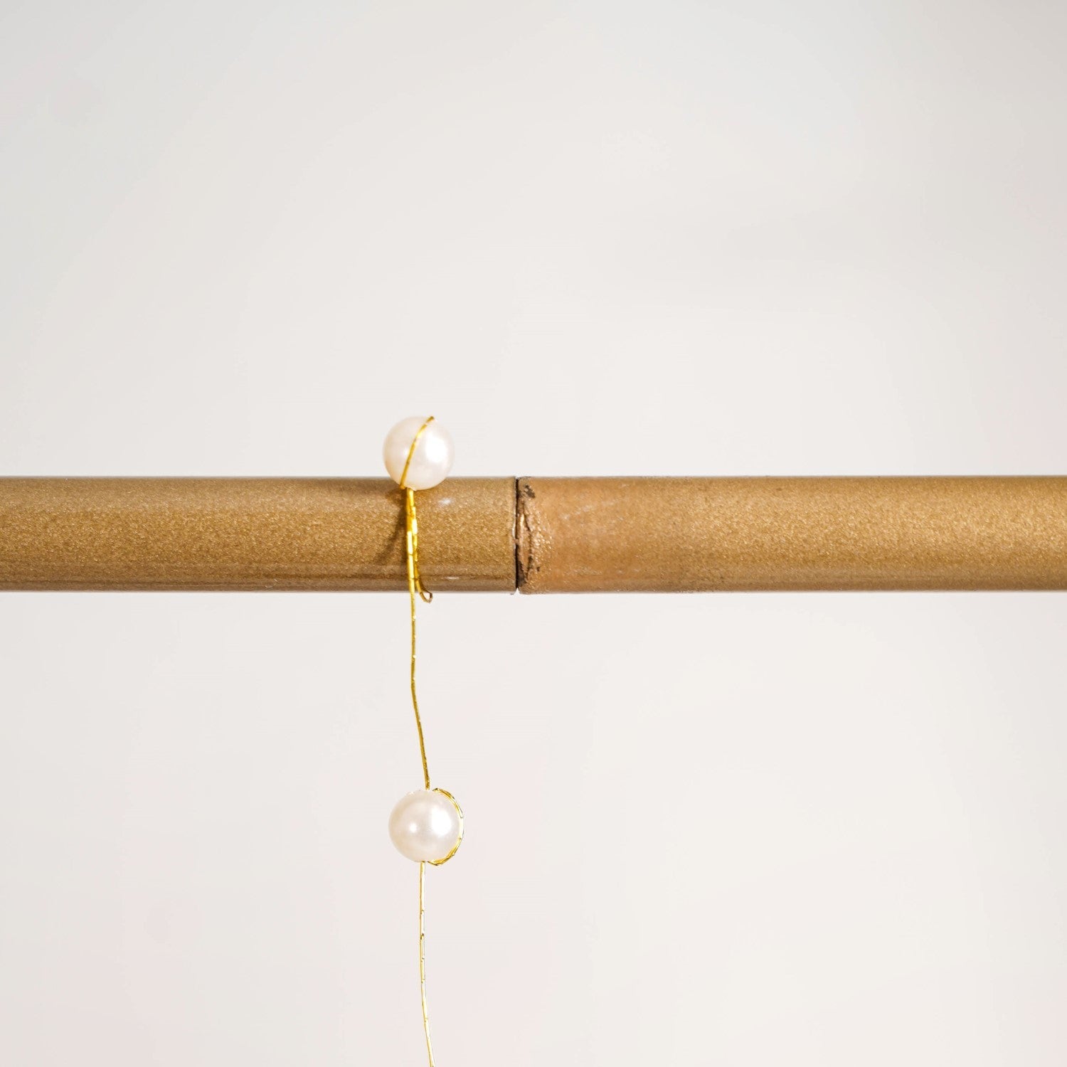 Detachable Tabletop Adjustable Metal Stand With Wall Hangings