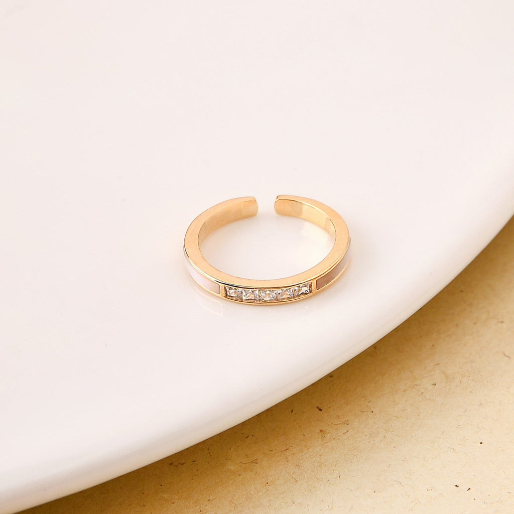 Quintessential Gleam Gold Ring