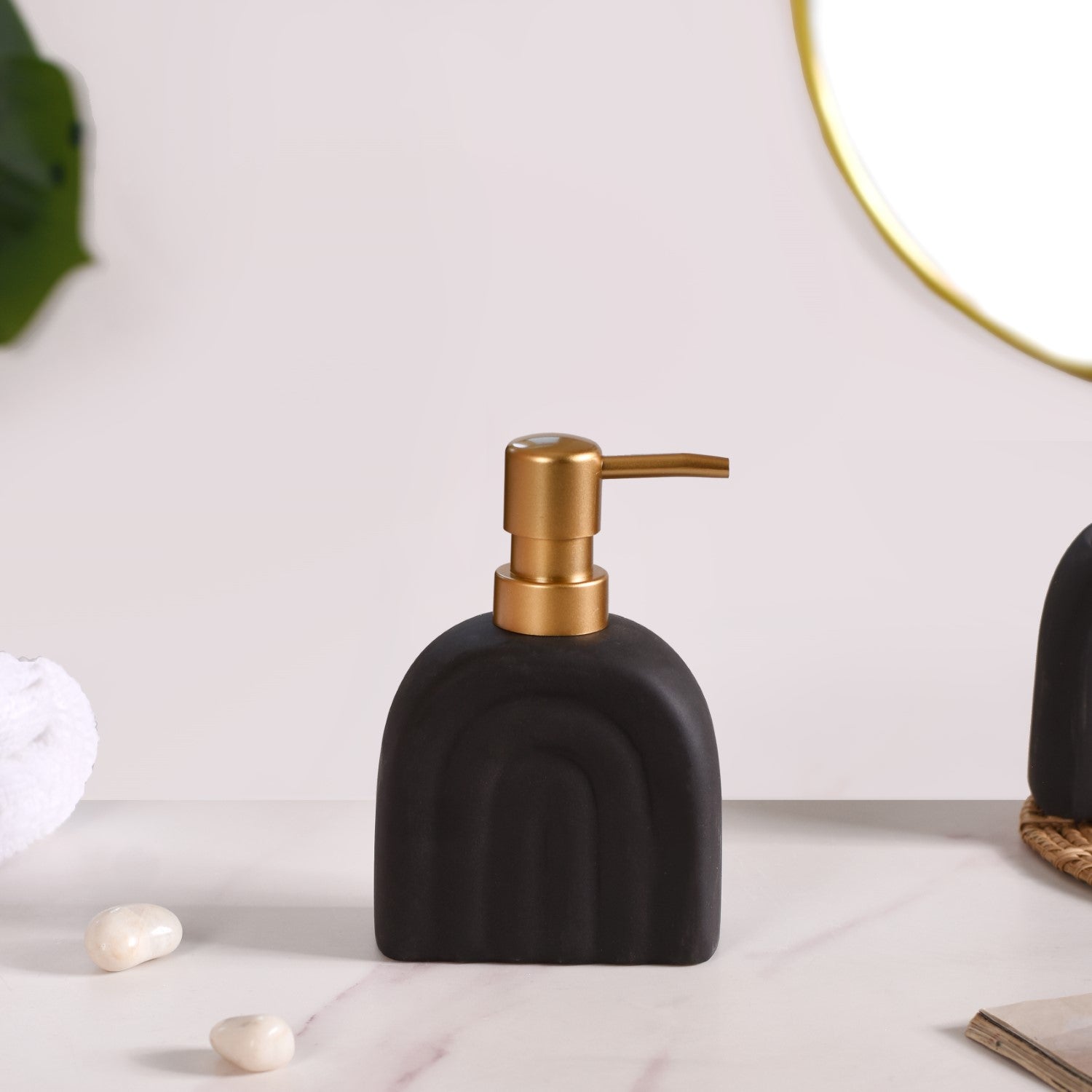 Chic Arches Ceramic Bath Set Of 2 Matte Black