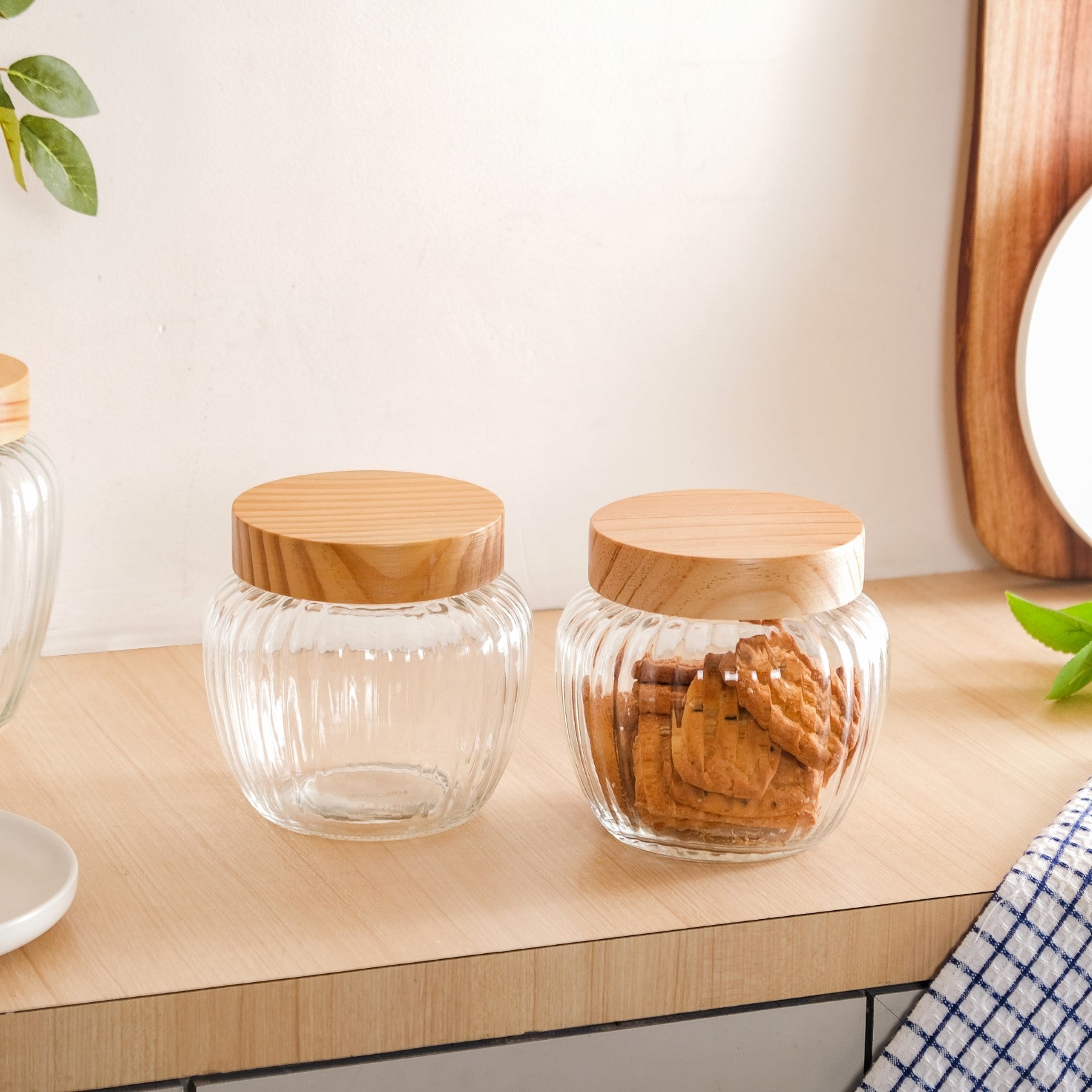Set of 2 Glass Jars With Wooden Lid 1600ml
