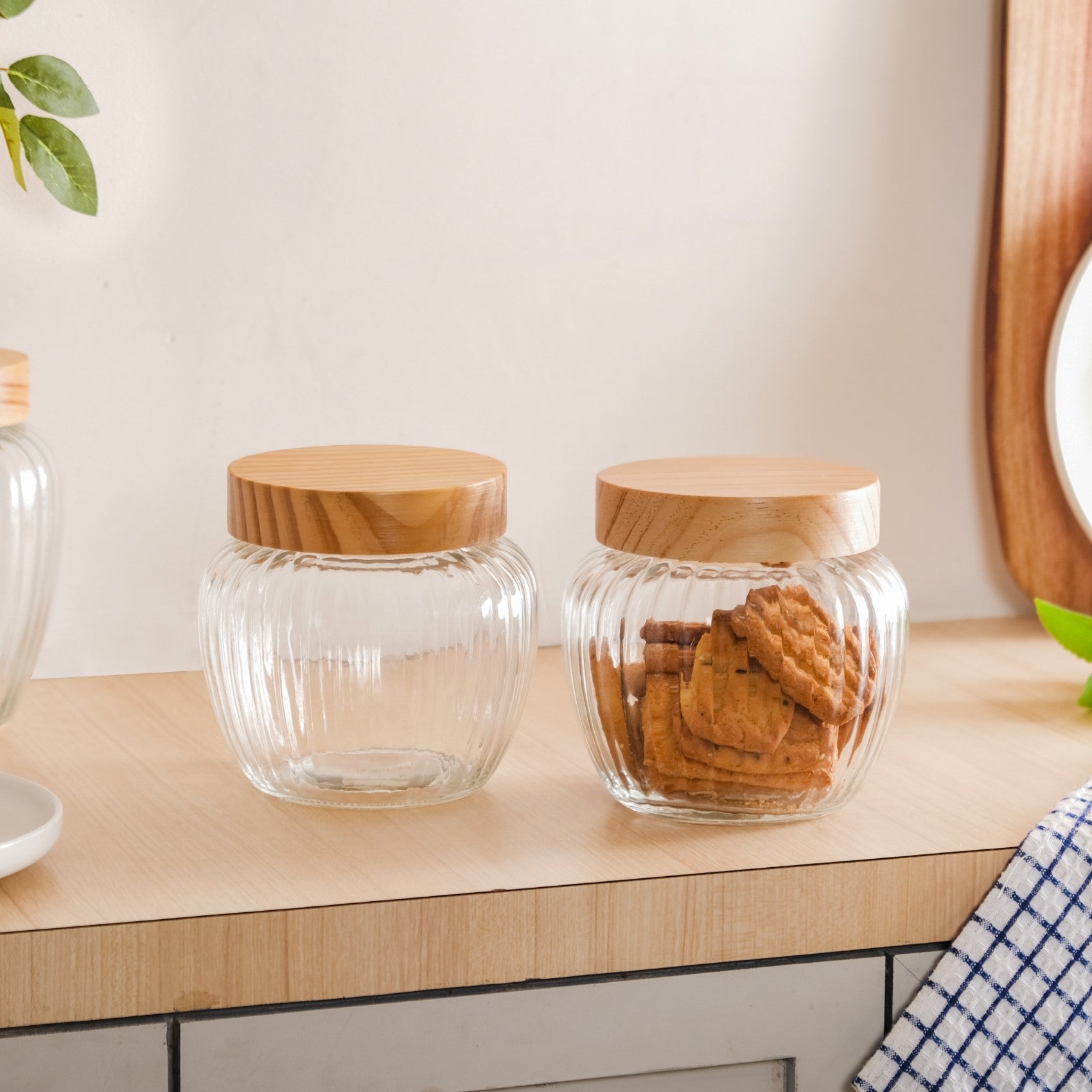 Set of 2 Glass Jars With Wooden Lid 1600ml
