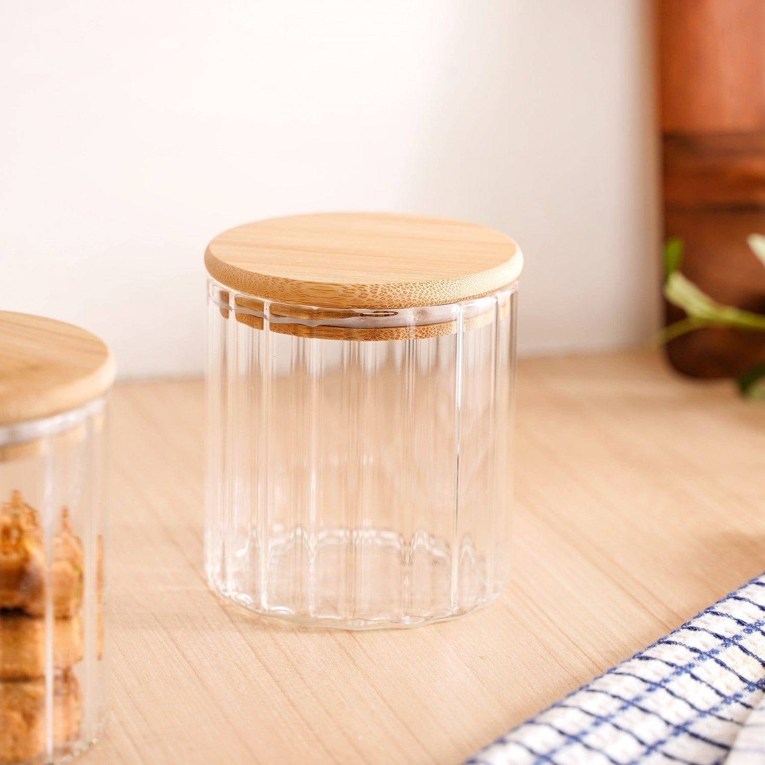 Borosilicate Airtight Glass Jar With Wooden Lid Set Of 4 Ribbed Design 610ml