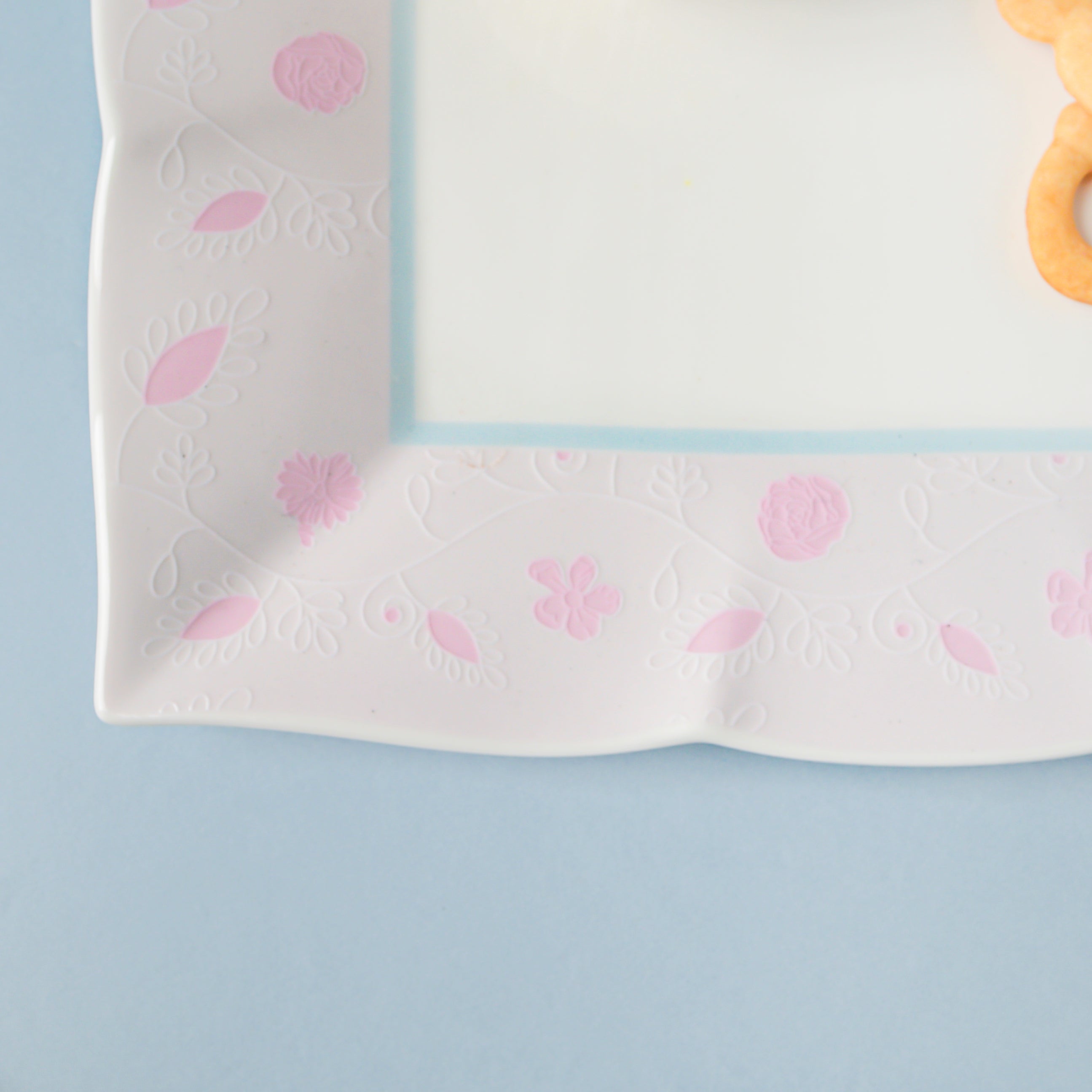 Riona Ceramic Platter White And Pink 9 Inch