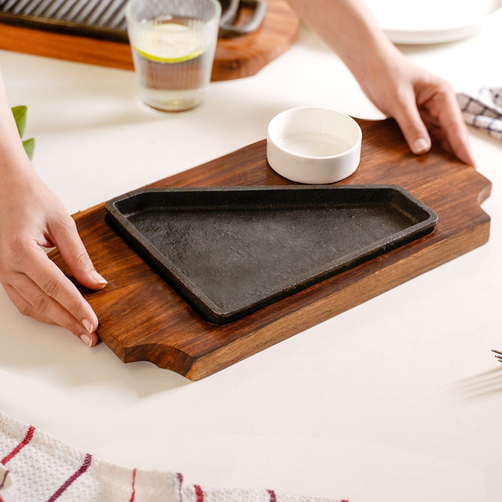 Gourmet Sizzler Plate With Dip Bowl And Wooden Base