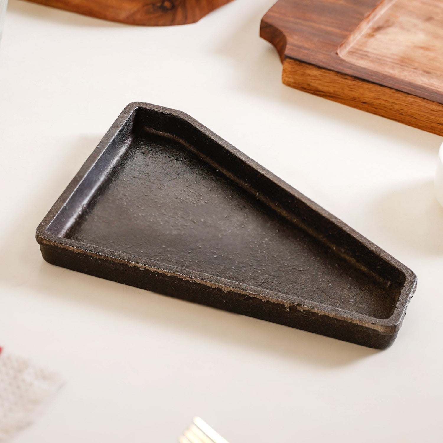Gourmet Sizzler Plate With Dip Bowl And Wooden Base